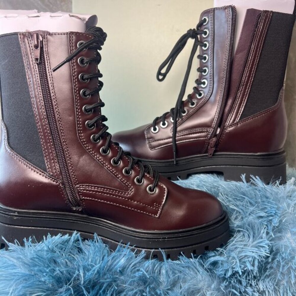 COMBAT BOOTS